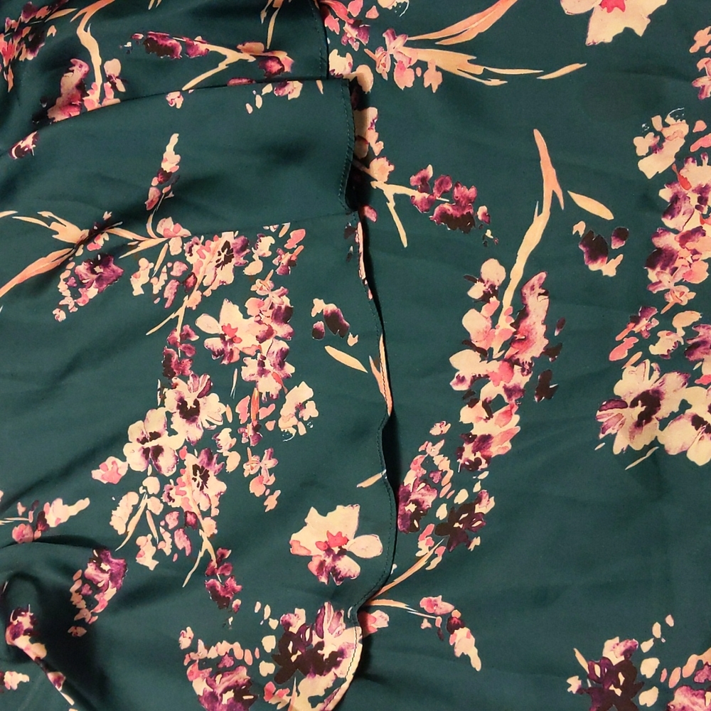 ✨5/$25✨ NWOT Devlin floral bell sleeve top - Picture 9 of 11